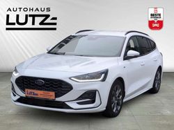 Frostweiß Gebraucht 2024 Ford Focus ST-Line Kombi | 25.530 € (Fairer Preis)