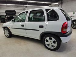 Weiß Gebraucht 1999 Opel Corsa Kleinwagen | 7.500 €