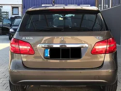 Andere farben Gebraucht 2012 Mercedes B180 Van / Kleinbus | 9.459 €