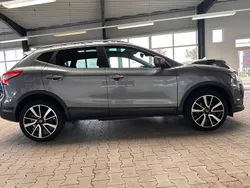 Grau Gebraucht 2014 Nissan Qashqai Tekna SUV | 11.900 € (Etwas zu teuer)