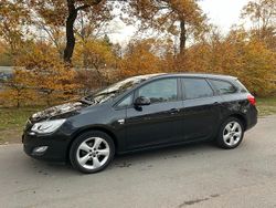 Schwarz Gebraucht 2012 Opel Astra Kombi | 5.900 € (Fairer Preis)