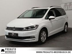 Pure white Gebraucht 2023 VW Touran Comfortline Van / Kleinbus | 30.970 € (Fairer Preis)