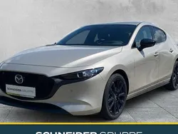 Weiß Neu 2025 Mazda 3 Nagisa Limousine | 27.770 € (Fairer Preis)