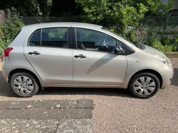 Beige Gebraucht 2010 Toyota Yaris Kleinwagen | 3.750 € (Fairer Preis)