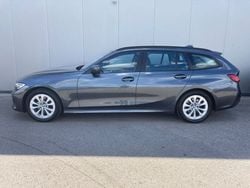 Grau Gebraucht 2022 BMW 320 Limousine | 27.800 € (Guter Preis)