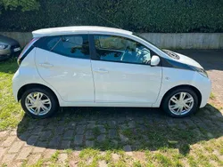 Weiß Gebraucht 2014 Toyota Aygo X-play Kleinwagen | 6.200 € (Fairer Preis)