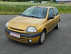 Gelb Gebraucht 1999 Renault Clio II Limousine | 1.200 € (Guter Preis)