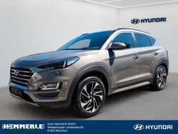Olivine grey Gebraucht 2019 Hyundai Tucson Premium SUV | 21.780 € (Guter Preis)