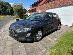 Grau Gebraucht 2019 Ford Focus Cool & Connect Limousine | 15.790 € (Fairer Preis)