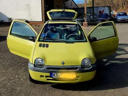 Gelb Gebraucht 2000 Renault Twingo Privilege Kleinwagen | 850 € (Fairer Preis)