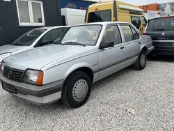 Grau Gebraucht 1986 Opel Ascona Limousine | 5.900 €