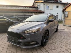 Grau Gebraucht 2016 Ford Focus ST Limousine | 10.999 € (Superpreis)