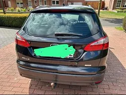 Schwarz Gebraucht 2012 Ford Focus Kombi | 2.100 €