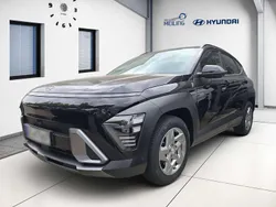 Abyss black / mic Gebraucht 2024 Hyundai Kona Trend SUV | 27.500 € (Fairer Preis)