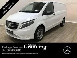 Arktikweiß Gebraucht 2023 Mercedes Vito Van / Kleinbus | 45.670 € (Etwas zu teuer)