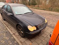 Blau Gebraucht 2002 Mercedes C180 Limousine | 1.999 €