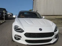 Weiß Gebraucht 2017 Fiat 124 Spider Lusso Cabrio | 15.490 € (Etwas zu teuer)