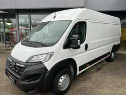 Weiss icy Gebraucht 2024 Opel Movano Van | 27.480 € (Guter Preis)