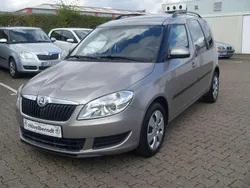 Cappucinobeige metallic Gebraucht 2012 Skoda Roomster Plus Edition Kombi | 6.950 € (Teuer)