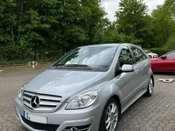 Silber Gebraucht 2009 Mercedes B200 Van / Kleinbus | 9.800 €