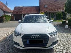 Weiß Gebraucht 2019 Audi A3 Sportback S-Line Kleinwagen | 20.200 € (Fairer Preis)