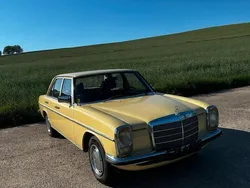 Gelb Gebraucht 1974 Mercedes 200/8 Limousine | 15.000 €