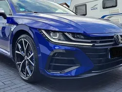 Blau Gebraucht 2024 VW Arteon R Kombi | 52.500 €