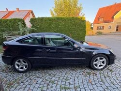 Blau Gebraucht 2009 Mercedes CLC200 Kleinwagen | 4.900 € (Fairer Preis)