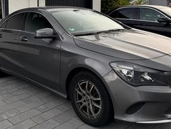 Grau Gebraucht 2019 Mercedes CLA200 Limousine | 21.000 €
