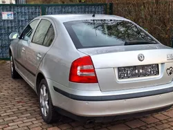 Silber Gebraucht 2006 Skoda Octavia Elegance Limousine | 4.200 € (Fairer Preis)