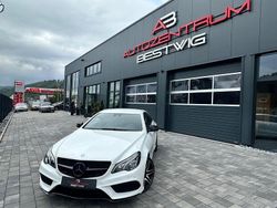 Weiß Gebraucht 2015 Mercedes E220 AMG line Coupé | 23.995 €