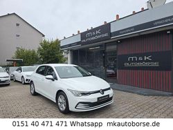 Weiß Gebraucht 2022 VW Golf VIII Life Limousine | 23.900 €