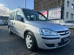 Silber Gebraucht 2006 Opel Combo Edition Van / Kleinbus | 2.999 € (Etwas zu teuer)