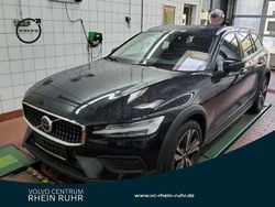 Schwarz onyx black / metallic Gebraucht 2023 Volvo V60 CC Plus Kombi | 35.850 € (Superpreis)