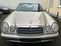 Metallic Gebraucht 1999 Mercedes E300 Elegance Limousine | 4.999 €