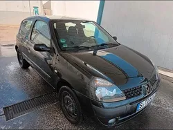 Schwarz Gebraucht 2004 Renault Clio II Kleinwagen | 1.800 €
