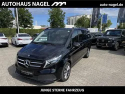 Obsidianschwarz (metallic) Gebraucht 2024 Mercedes V300 Avantgarde Van / Kleinbus | 60.890 € (Fairer Preis)