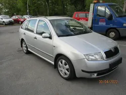 Diamantsilber metallic Gebraucht 2001 Skoda Fabia Elegance Kombi | 990 € (Fairer Preis)