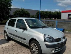 Silber Gebraucht 2004 Renault Clio II Limousine | 999 € (Guter Preis)