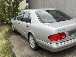 Silber Gebraucht 1996 Mercedes E230 Limousine | 3.000 € (Guter Preis)