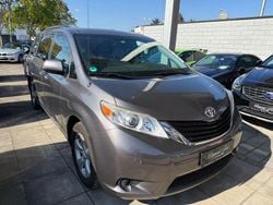 Grau Gebraucht 2011 Toyota Sienna Van / Kleinbus | 19.990 €