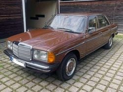 Braun Gebraucht 1983 Mercedes E230 Limousine | 16.900 €