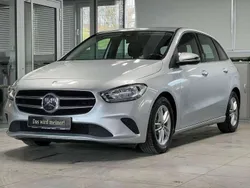 Silber Gebraucht 2020 Mercedes B180 Style Van / Kleinbus | 20.960 € (Etwas zu teuer)