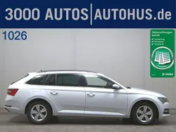 Weiss Gebraucht 2021 Skoda Superb Ambition Kombi | 14.280 € (Guter Preis)