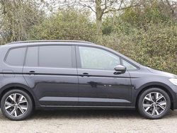 Schwarz Gebraucht 2023 VW Touran Comfortline Van / Kleinbus | 29.999 € (Fairer Preis)