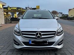 Silber Gebraucht 2015 Mercedes B180 Van / Kleinbus | 12.999 € (Guter Preis)