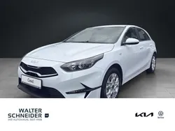 Weiß Neu 2025 Kia Ceed Vision Limousine | 25.790 € (Fairer Preis)
