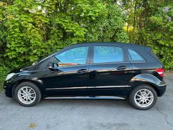 Schwarz Gebraucht 2011 Mercedes B180 Van / Kleinbus | 5.700 €