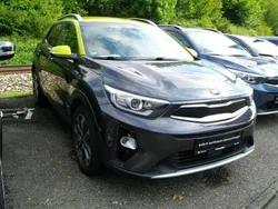 Graphite met./electric green m Gebraucht 2018 Kia Stonic Platinum Edition SUV | 13.990 € (Fairer Preis)