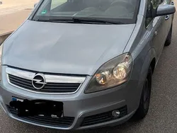 Grau Gebraucht 2006 Opel Zafira Van / Kleinbus | 3.990 € (Fairer Preis)
